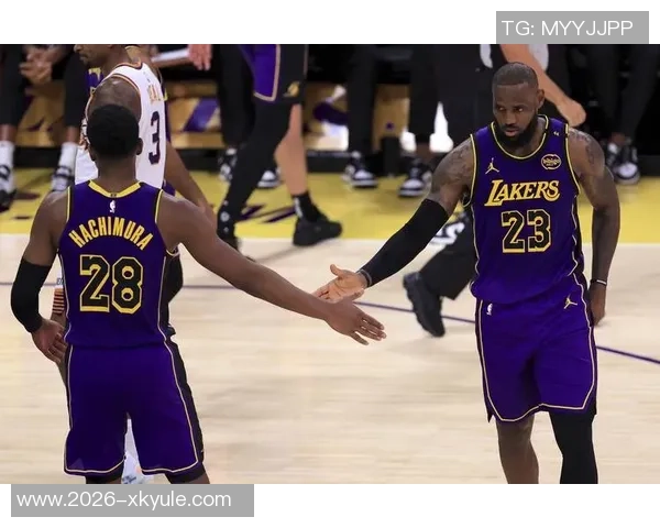 布朗尼坦言上场机会有限期待通过努力防守赢得更多信任与时间